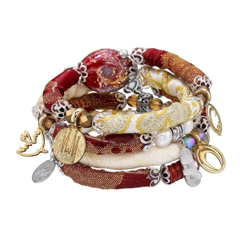 Gold plated silver bracelet with pearls and material