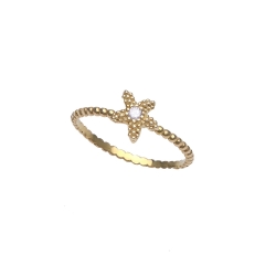 Yellow gold ring with central diamond