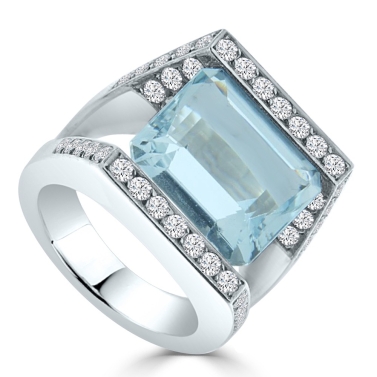 Aquamarine ring in white gold with diamonds.
